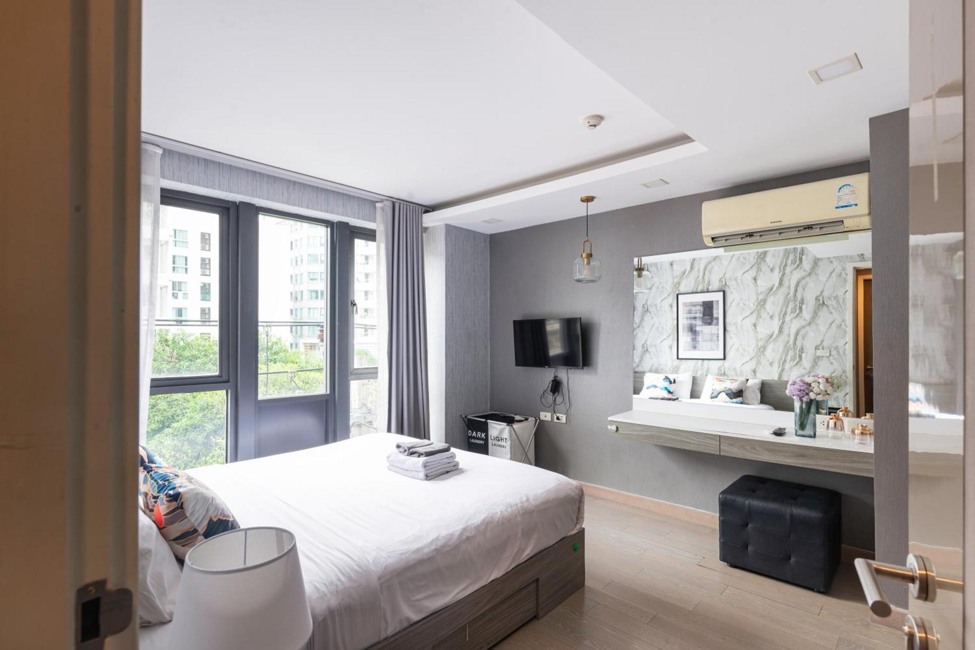 Dazzle Sukhumvit 7 By Lefoyer Apartment Bangkok Exterior photo
