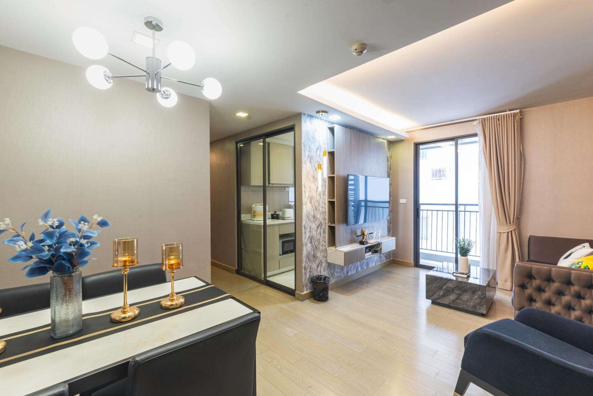 Dazzle Sukhumvit 7 By Lefoyer Apartment Bangkok Exterior photo