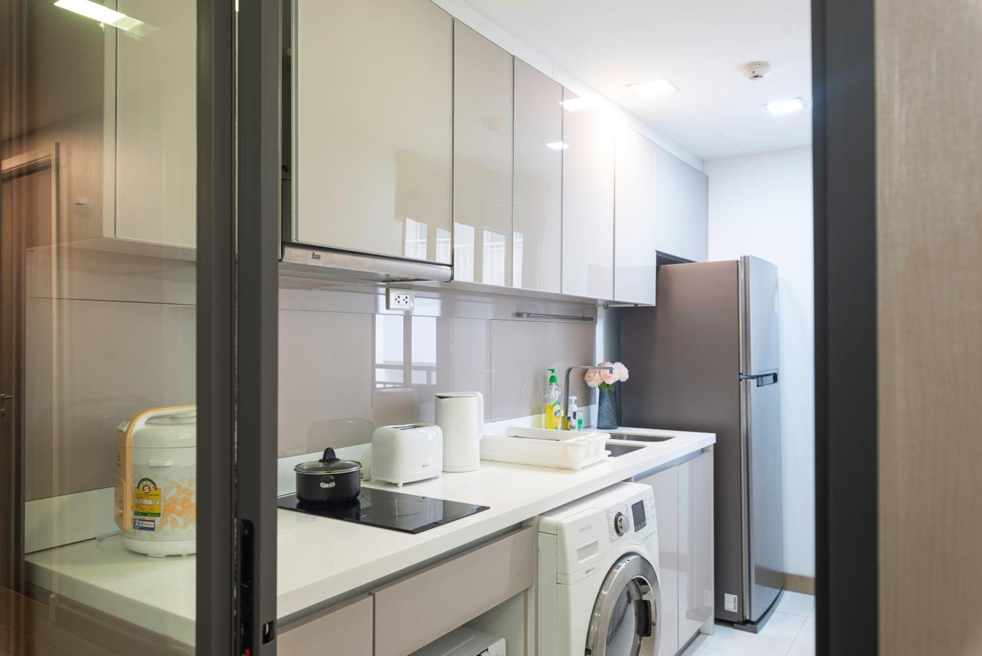 Dazzle Sukhumvit 7 By Lefoyer Apartment Bangkok Exterior photo