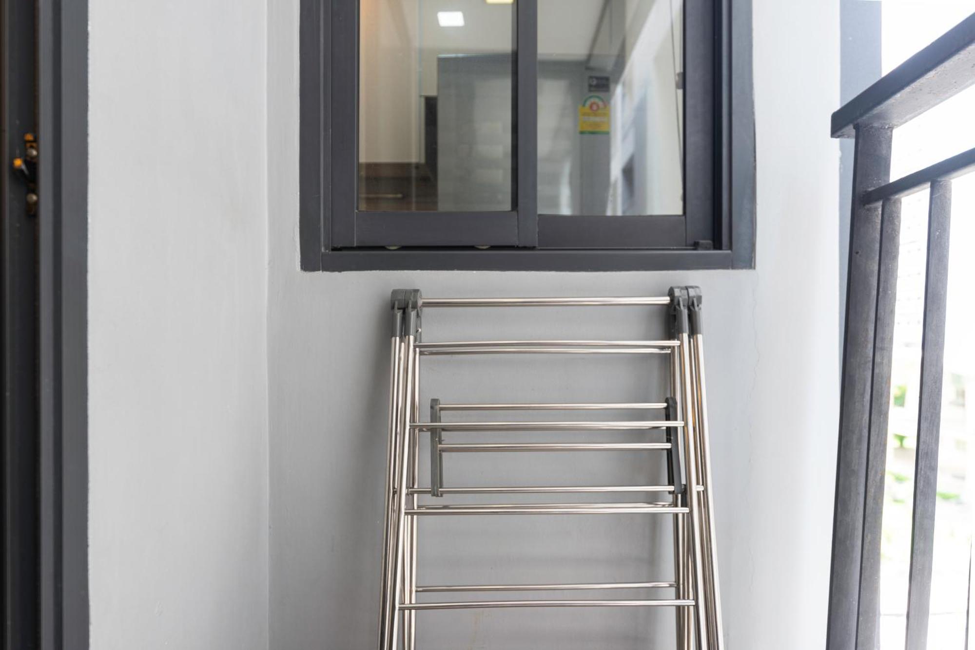 Dazzle Sukhumvit 7 By Lefoyer Apartment Bangkok Exterior photo