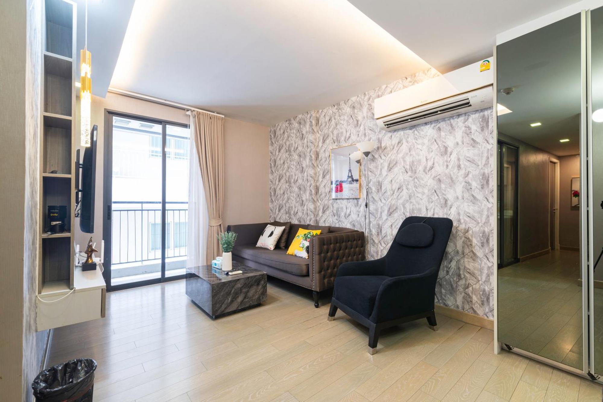 Dazzle Sukhumvit 7 By Lefoyer Apartment Bangkok Exterior photo