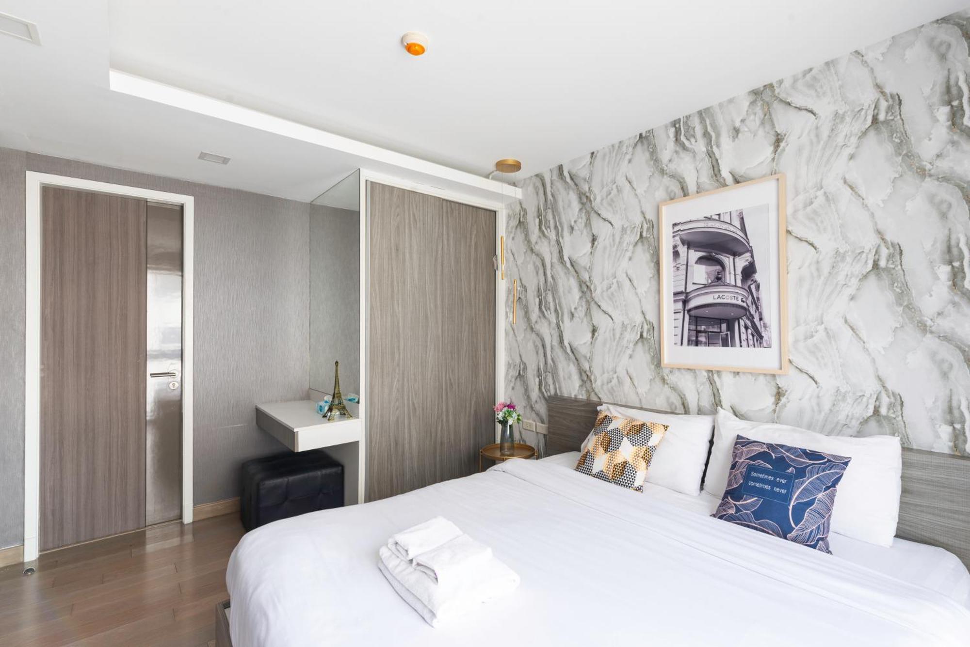 Dazzle Sukhumvit 7 By Lefoyer Apartment Bangkok Exterior photo