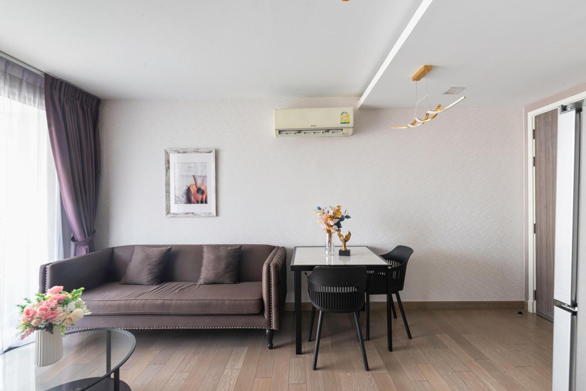 Dazzle Sukhumvit 7 By Lefoyer Apartment Bangkok Exterior photo